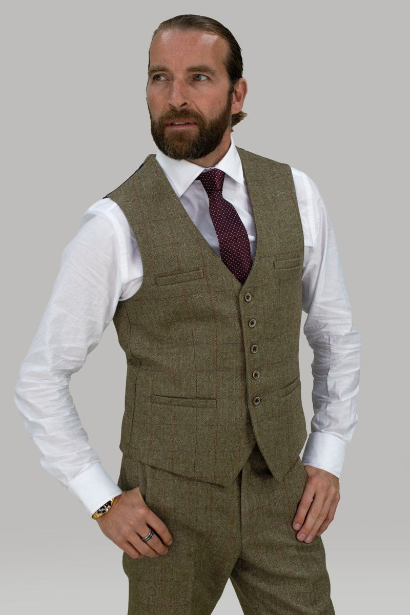 Subtlety is key. There is no better way to do it than with House of Cavani’s Gaston Sage suit. This blend of subtlety and comfort means you can’t go wrong with House of Cavani on your wedding day.  Features 90% Polyester, 10% Wool 2 buttons and 2 internal pockets Slim fitting Model Measurements Our Model is in a size 38 chest with 32 trousers standing at a height of 5 foot 10 inches | Office Wear