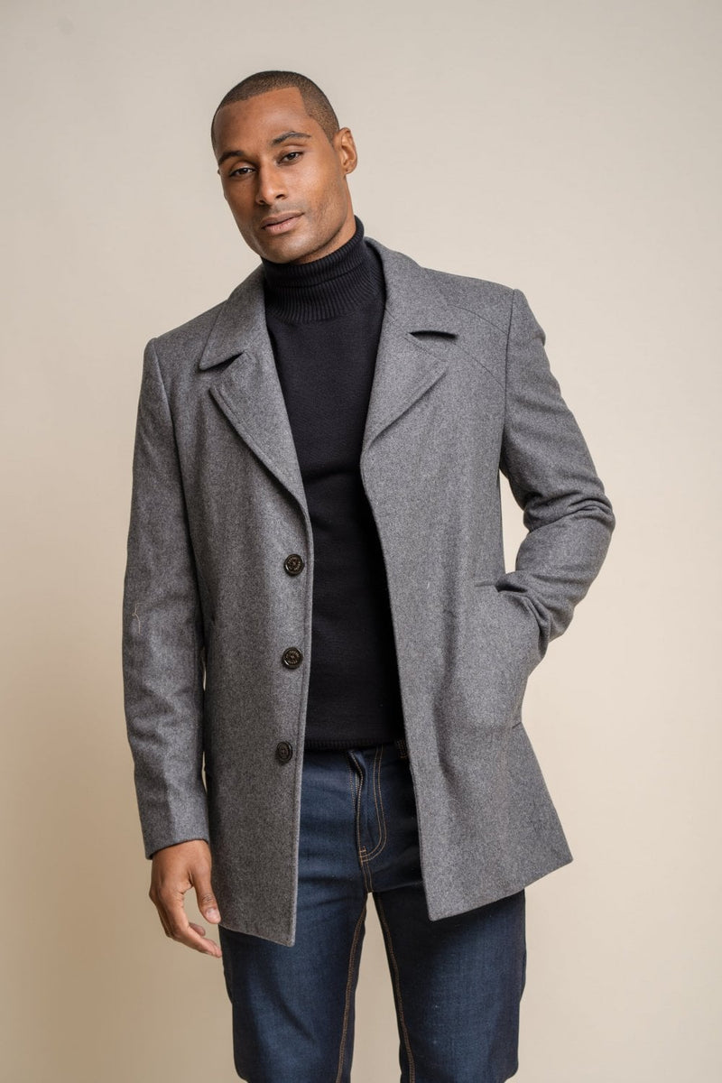 Add an essential piece to your winter wardrobe this season with our stylish navy Brando Mac coat with detachable padded insert. Its dark colours and slimming fit will not only keep you warm this winter it will also keep you looking stylish.