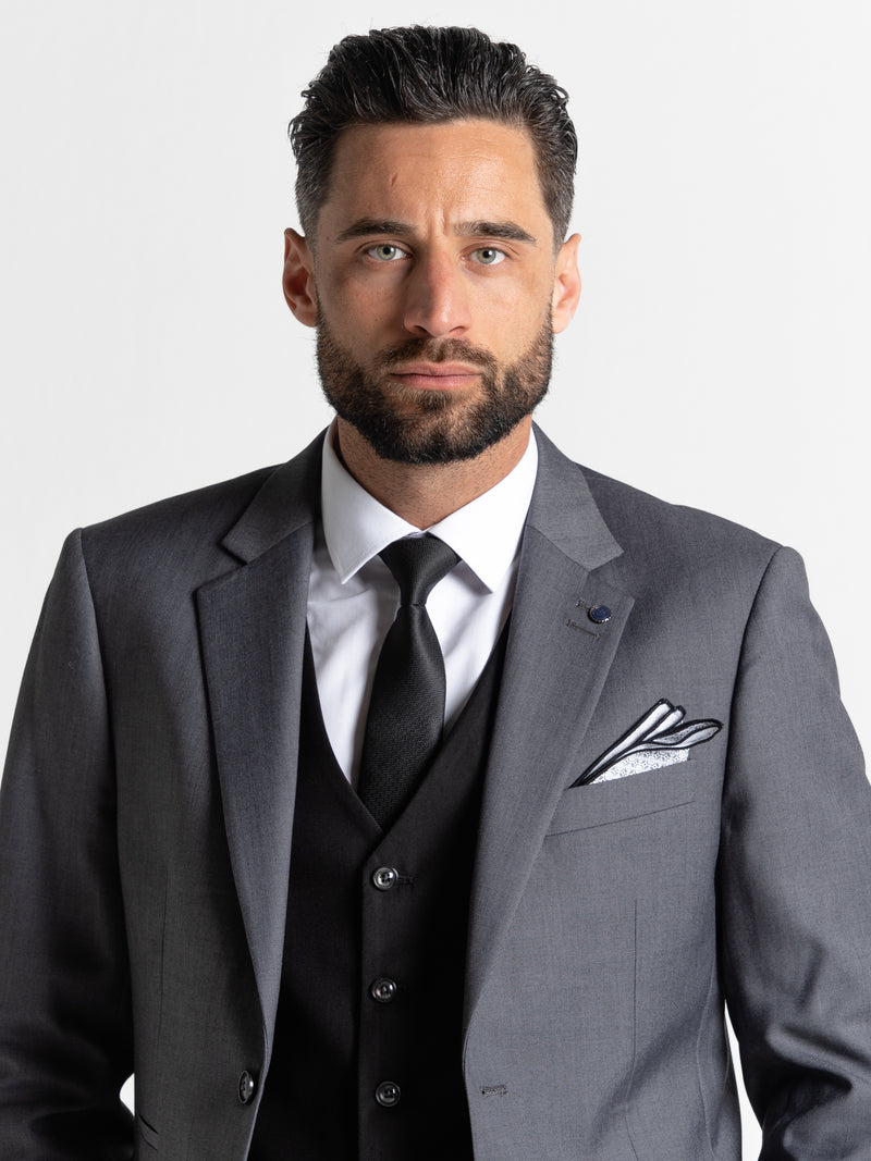 30 Best Charcoal Grey Suits with Black Shoes For Men | Herrenmode anzüge,  Graue hose kombinieren, Graue hose