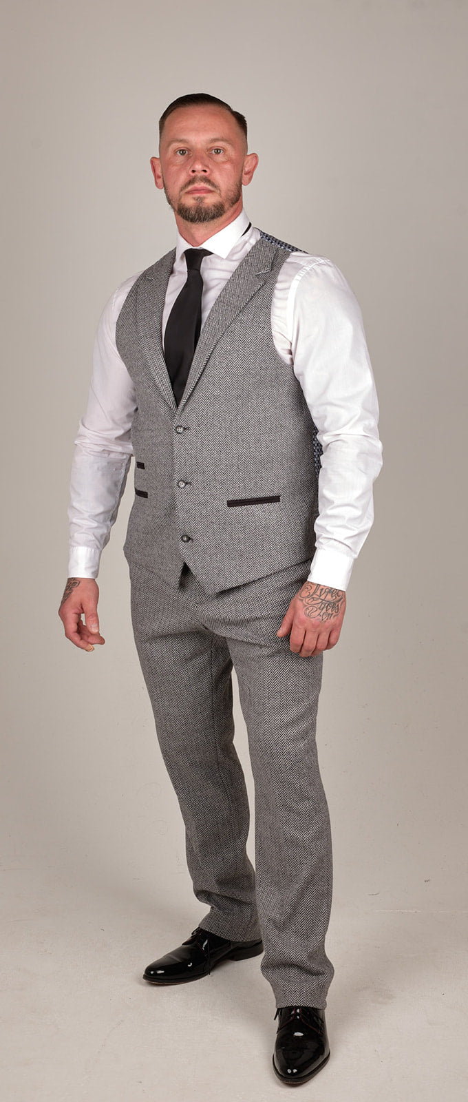 • 50% Wool Herringbone Tweed 3 Piece Suit Tailored Fit • Complete With Blazer, Waistcoat & Trousers • Super Soft Premium Herringbone Tweed Wool Blend Fabric With Contrasting Blue Navy Detailing • Perfect For Any Smart Formal Traditional Vintage Retro Themed Occasions, Such As Weddings, Proms Or Parties! - Party Wear | Office Wear