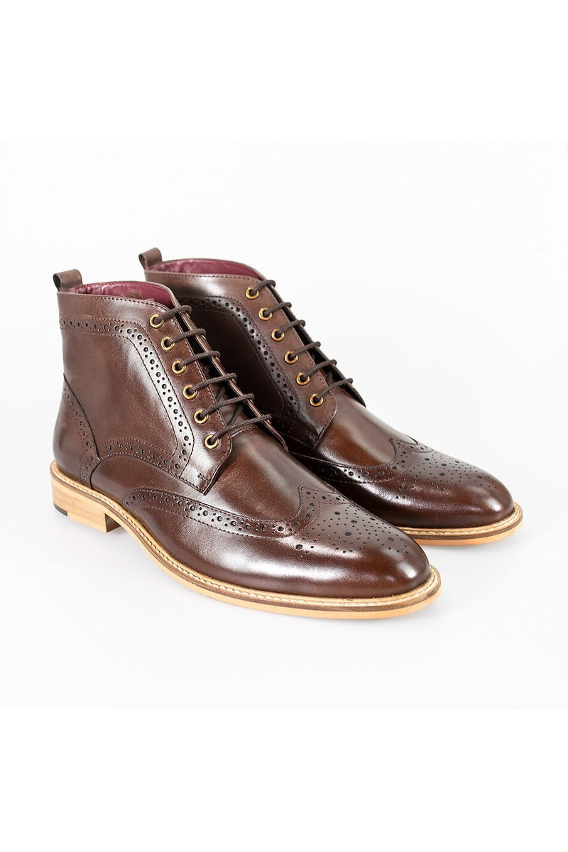 We are proud to introduce our new premium quality signature range!  A sophisticated take on a classic style, these Cavani Holmes boots will work perfectly with both formal and off-duty attire. 