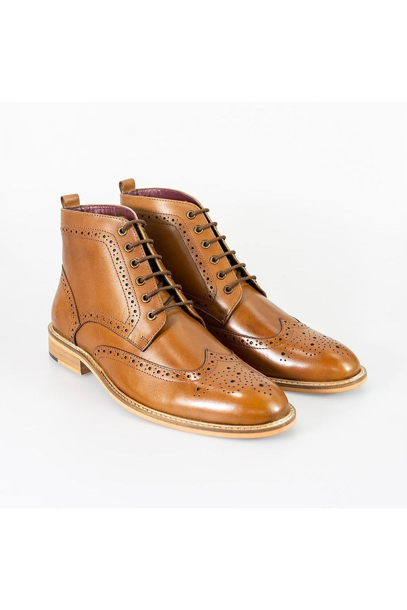 We are proud to introduce our new premium quality signature range!  A sophisticated take on a classic style, these Cavani Holmes boots will work perfectly with both formal and off-duty attire. 