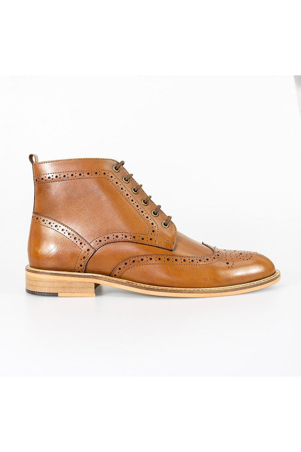 We are proud to introduce our new premium quality signature range!  A sophisticated take on a classic style, these Cavani Holmes boots will work perfectly with both formal and off-duty attire. 