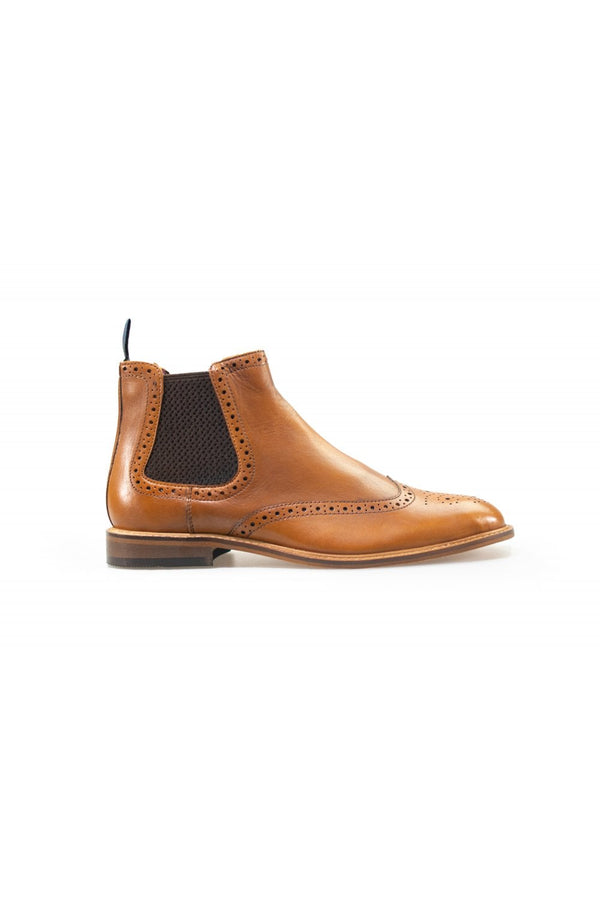 A sophisticated take on a classic style, our Porter Tan Chelsea boots will work perfectly with both formal and off-duty attire as a year-round wardrobe essential.