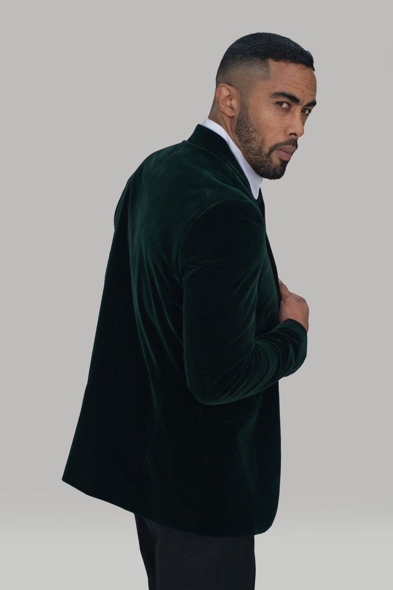 The classic Cavani Rosa Velvet Blazer is now available in a stunning forest green. You will surely make an entrance whilst wearing this stunning jacket.