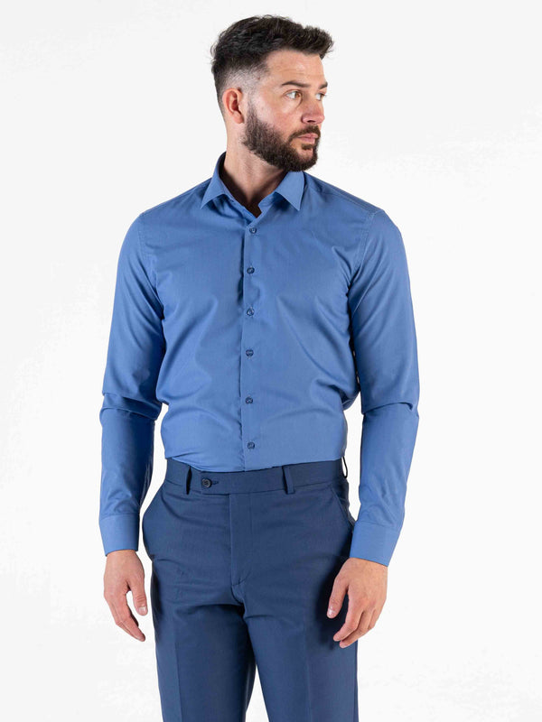 This statement shirt will add a touch of class to your office look. Featuring a seamless finish and long sleeves, showing elegance.