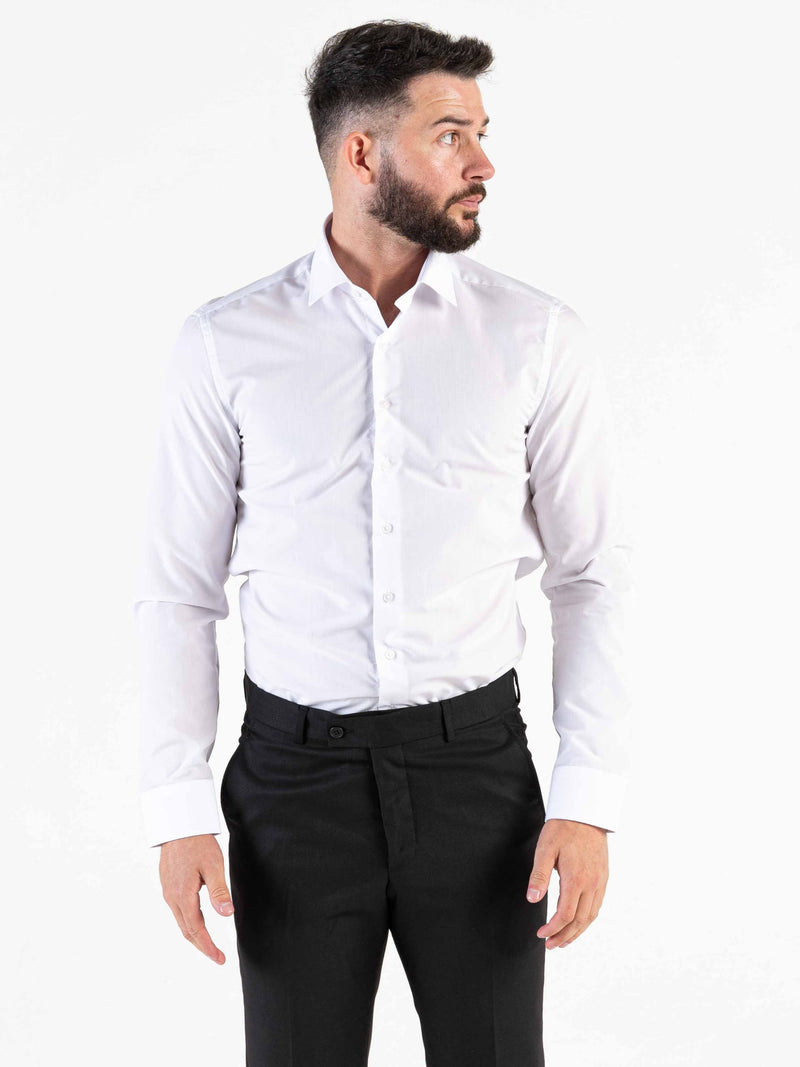 The crisp cufflink shirt is a classic and can be styled with our range of blazers. In classic white, it further features a spread collar and a full button fastening to the front, giving you a refined look.