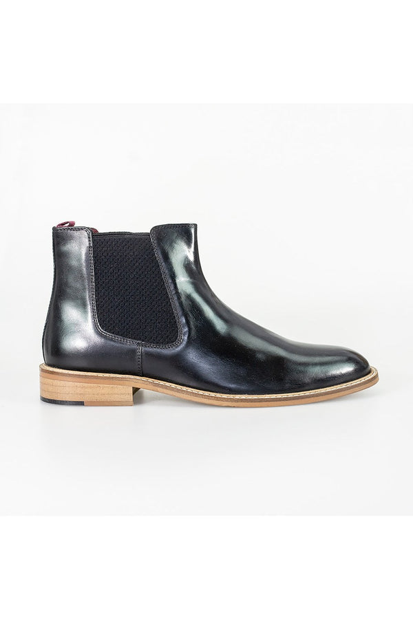 We are proud to introduce our new premium quality signature range!  A sophisticated take on a classic style, these Cavani Chelsea boots will work perfectly with both formal and off-duty attire. 